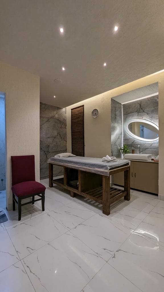 Meridian luxury spa Delhi photo