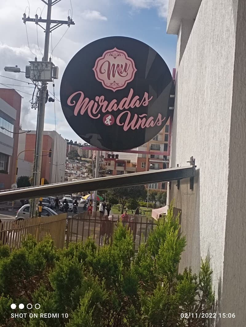 Miradas y Uñas Pasto photo
