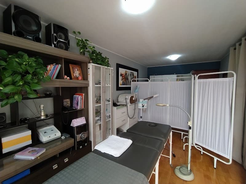 Mujer Violeta Spa Ventanilla photo