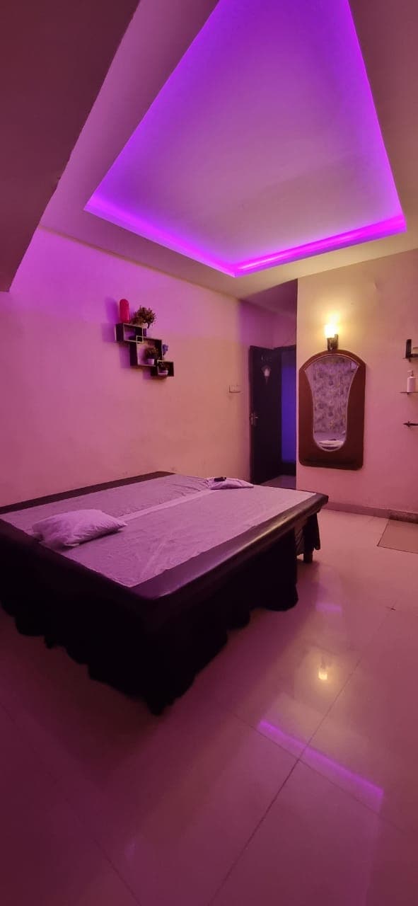 Kolkata munmun massage parlour photo