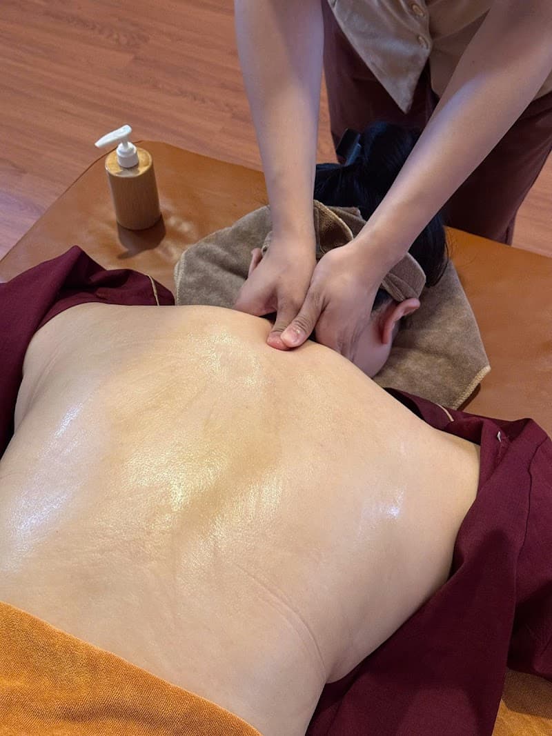 NẮN CHỈNH THẨM MỸ BẰNG TAY - Bấm Huyệt Tạo Form Vline - Xóa Nọng Cằm Quận Đống Đa photo