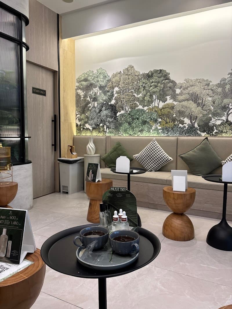 Narawarin Nuad Thai Phuea Sukkapap Bangkok photo