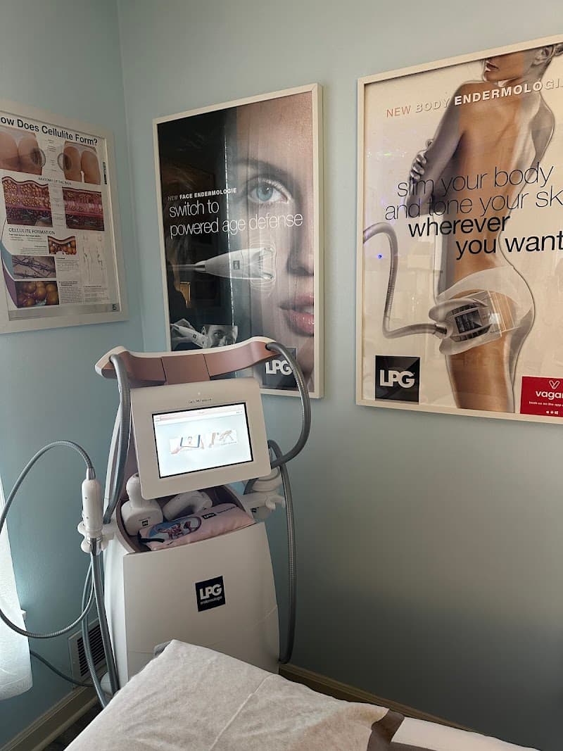 New U Body Contouring Highland Park photo