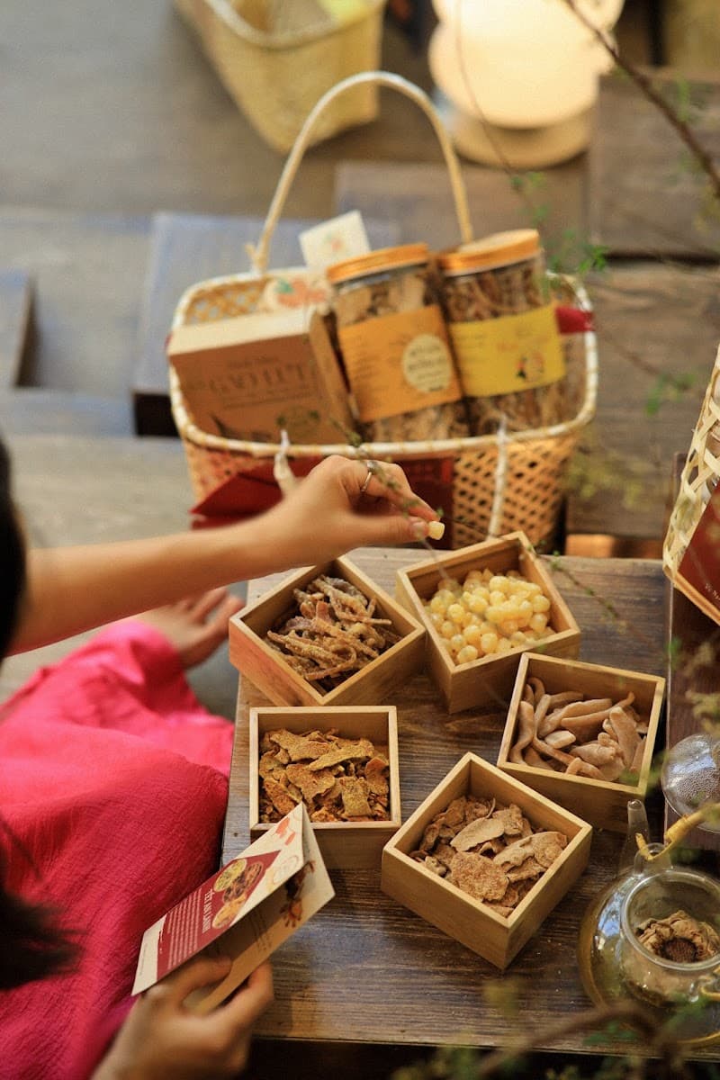 Nhà Lá - Herbal shampoo Huế photo