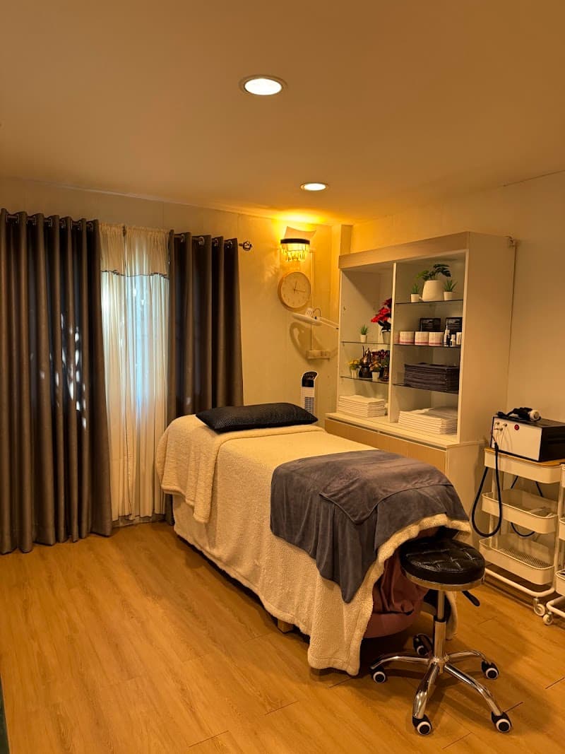 P'Poo Acne Pressing, Facial Massage Detox Mahidol Salaya by Nida Academy Bangkok photo