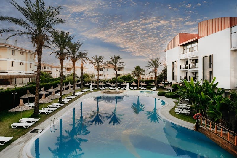 Pırıl Otel Thermal Pool Çeşme photo