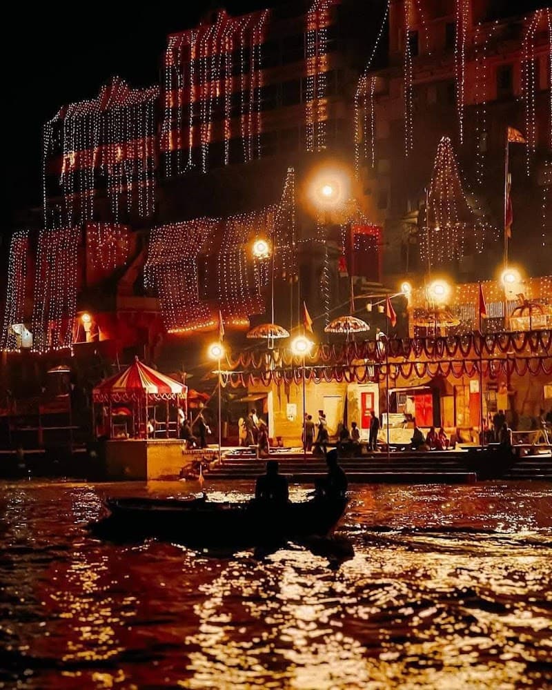 Palace on Ganges- Varanasi photo