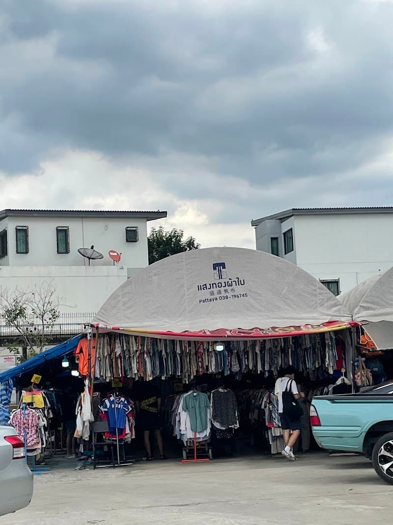 Pat Eyebrows at Mahachai Night Market Ton Son and Ban Monthon 7, Liap Khlong Thawi Watthana Bangkok photo