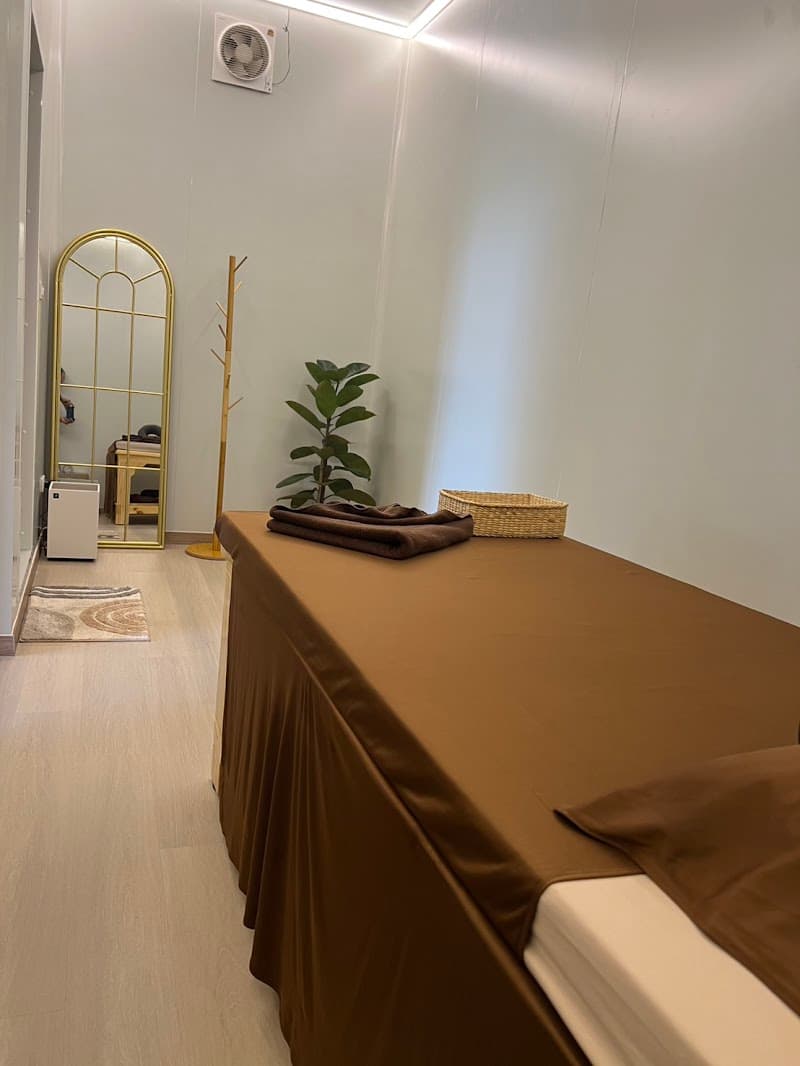 Pathumrak Clinic Acupuncture Alternative Medicine Treatment Massage Bangkok photo