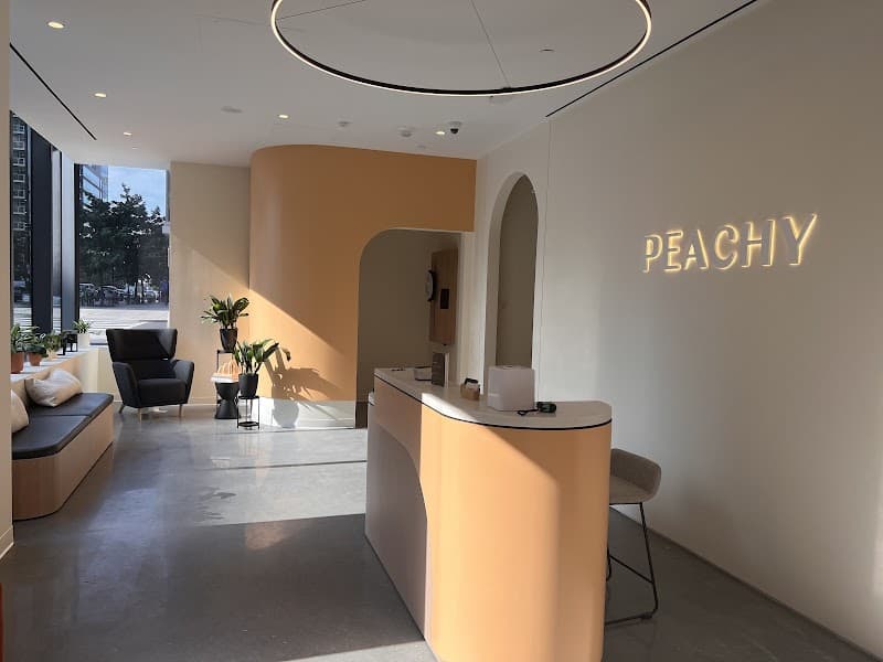 Peachy Washington photo