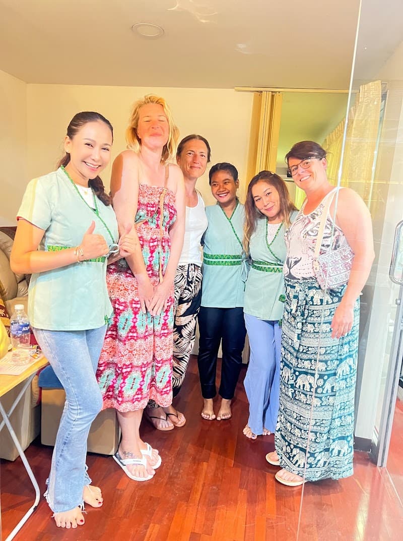 Petchaporn Beauty Salon & Thai Traditional Massage - Rad Na Som Tam Yum Rod Ded Shop Wang Nam Yen photo