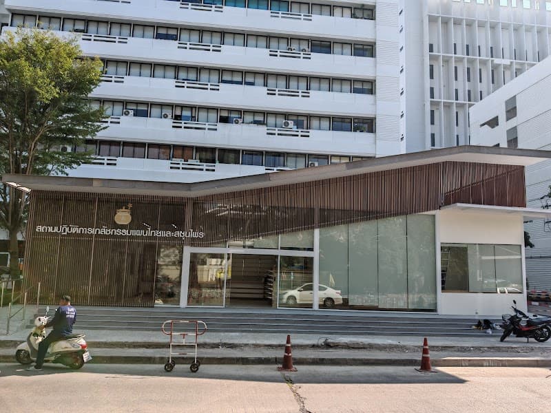 Phomrak Nuad Phuea Sukkapap Bangkok photo