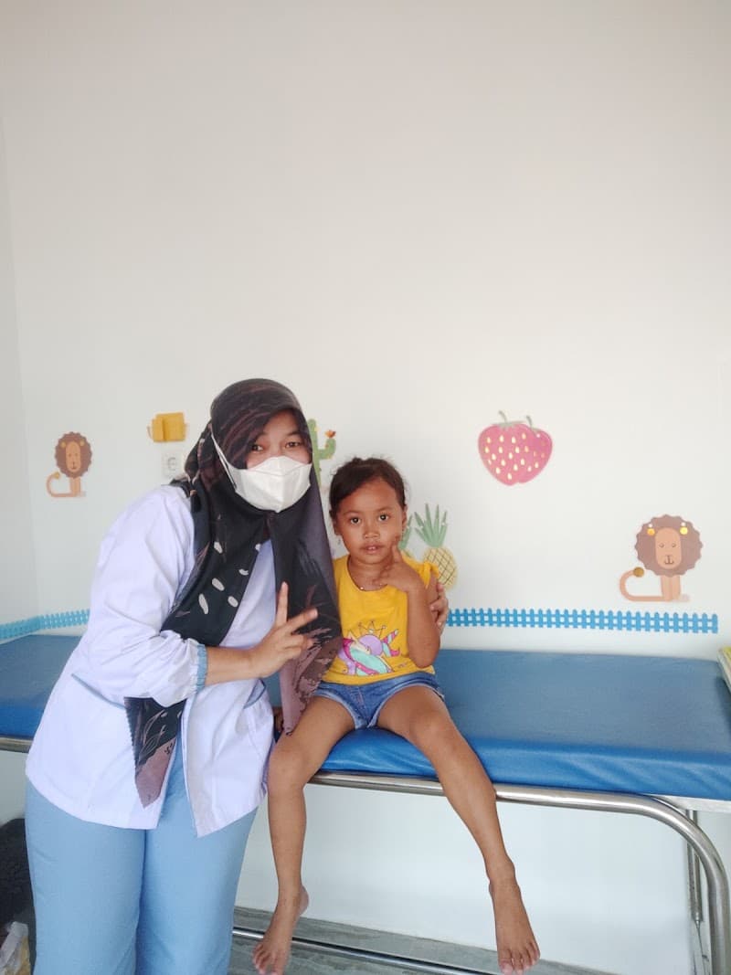 Pijat Urut Bayi dan Balita di Cikampek Purwasari Kosambi Klari Karawang photo