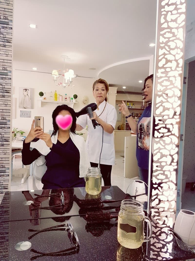 Pink massage Abu Dhabi photo