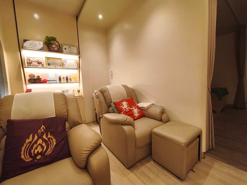 Ploen Ploen Massage Shop - Suan Ploen Market Rama 4 Bangkok photo