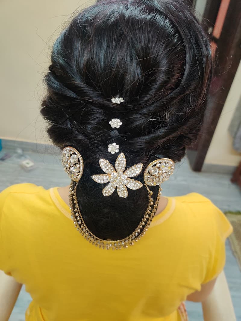 Prachi Beauty Parlour and Classes Mumbai photo