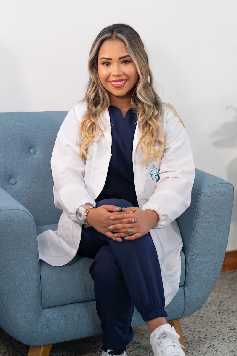 Raíces spa Limpieza Facial Tratamiento Capilar Masajes Relajantes Depilación con cera Botox Manicurista en Medellín. photo