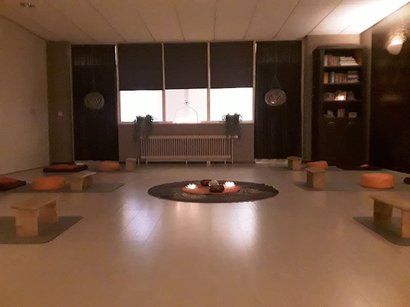 Reina Comello; Massages en Biologische Schoonheidsbehandelingen Hoogeveen photo