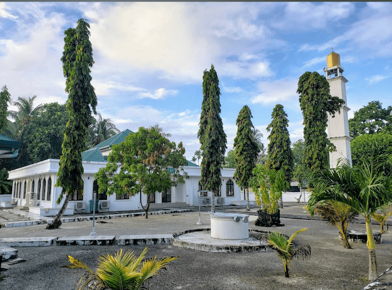 Reveries Diving Village Laamu Atoll photo