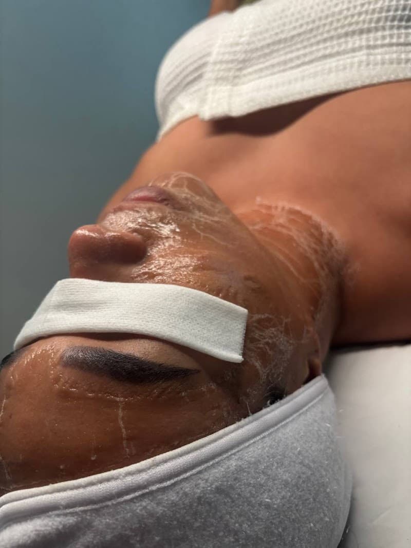 Reyna Tolentino Esteticista San Juan photo