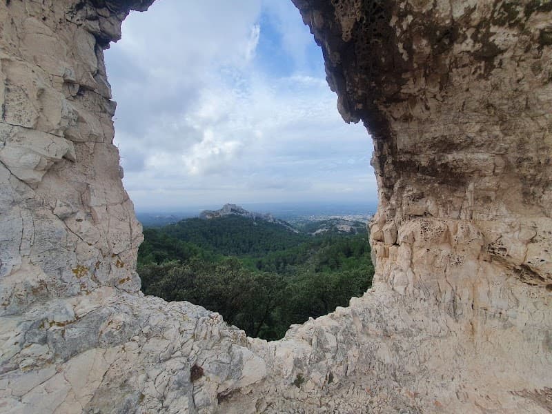 Rocher des Deux Trous Saint-Rémy-de-Provence photo