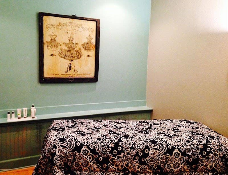 Rowena Moore - A Petite Spa & Boutique Windsor photo