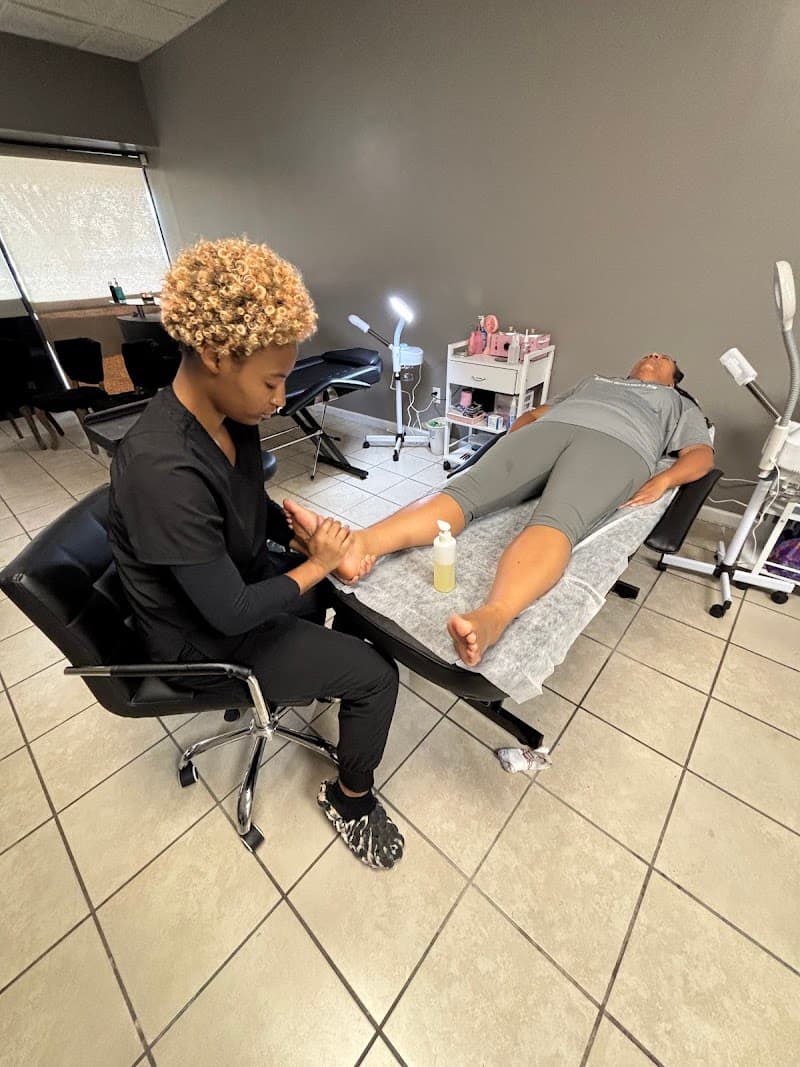 Royal Grand Suites and Wellness Spa Trotwood photo