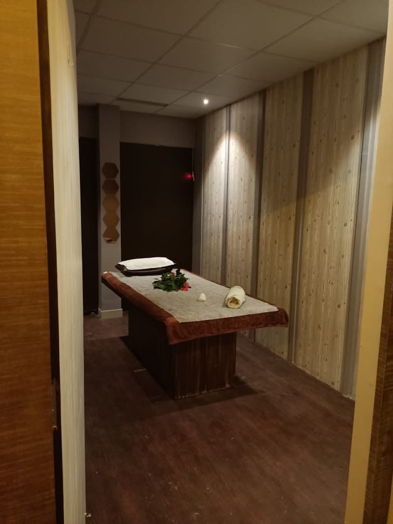 Royal Oak Spa In Gorai Mumbai photo