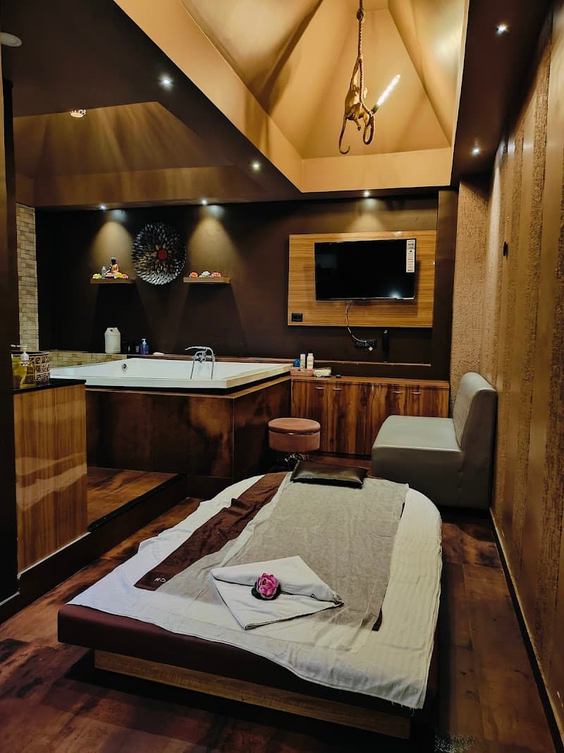 Royal Oak Spa Sanpada Mumbai photo
