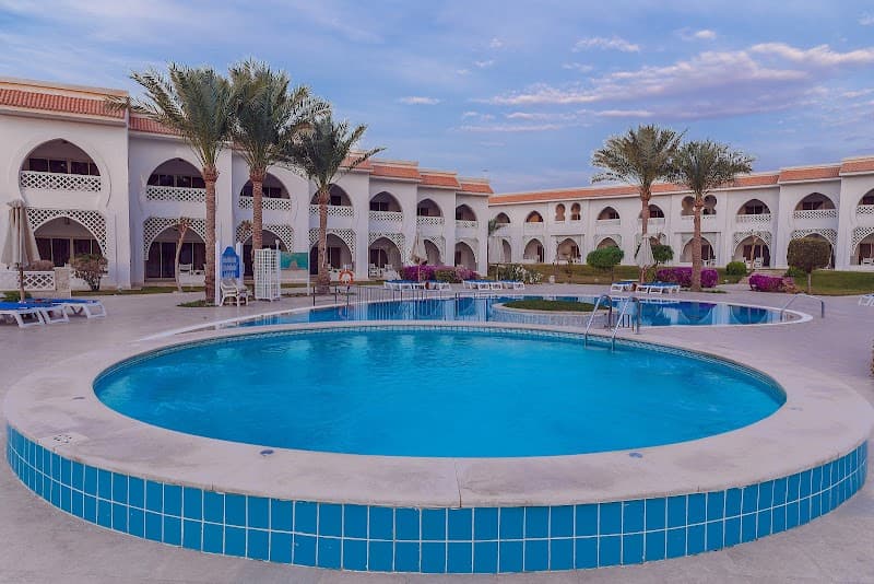 Sahl Hasheesh-Old Palace Resort left beside Mirage Bay Resort photo