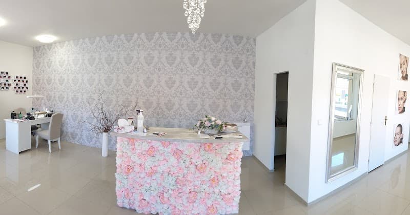 Salon Kolovraty Praha photo