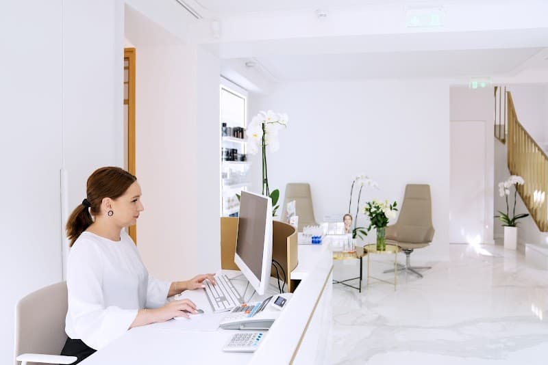 Silhouette Centre de Slabit si Infrumusetare București photo