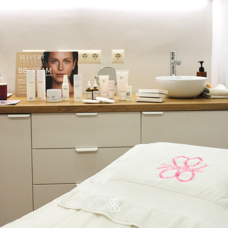 Silvia Fernández Peluquería y Belleza Cee photo