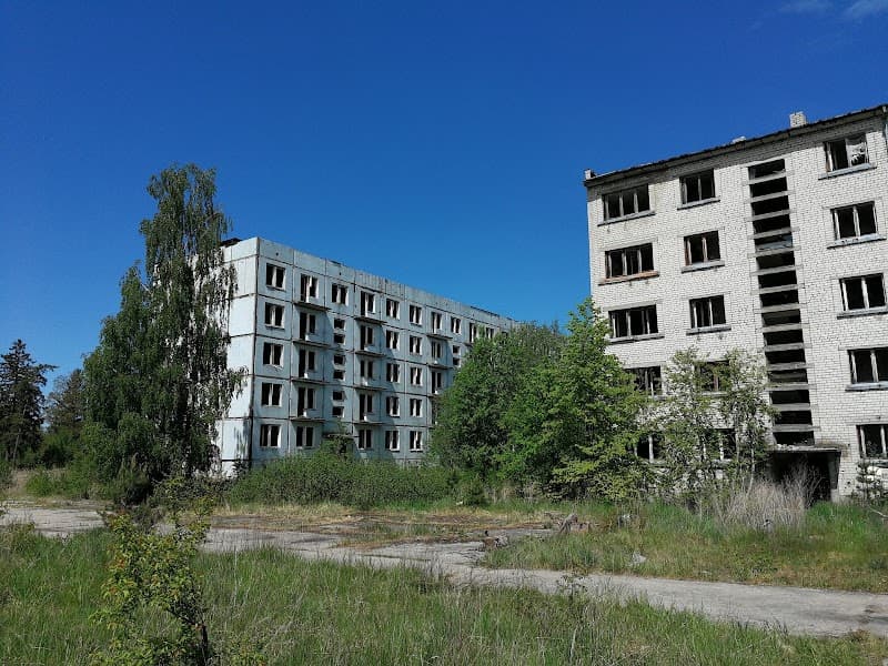 Skrundas pamestā kara pilsētiņa photo