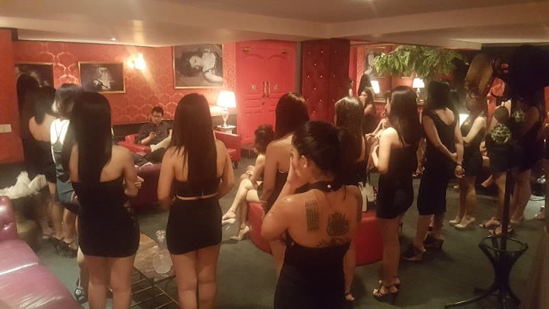 Small Face and Younger Massage Sung Noen photo