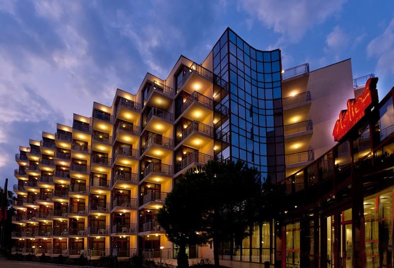 SPA centre Helios Palace Flower St photo