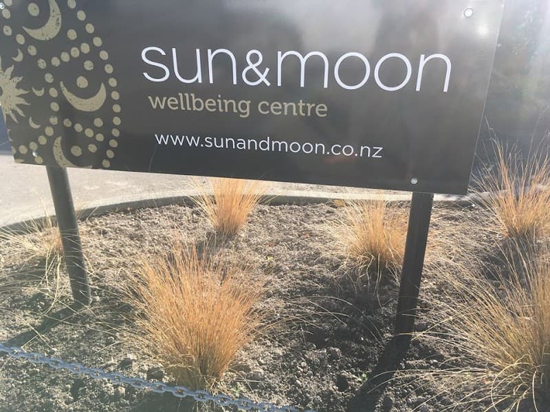 Sun and Moon Hamilton photo