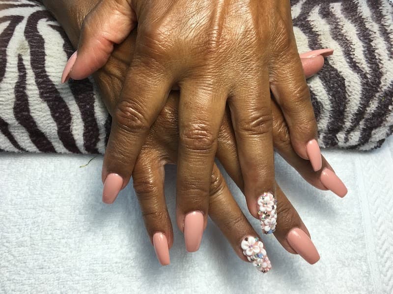 T & T Golden Nails Los Angeles photo