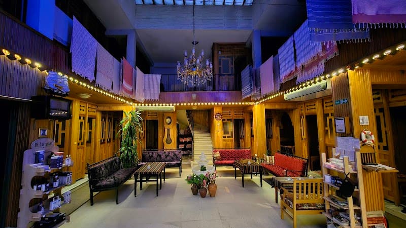 Tarihi Vezneciler Hamamı Istanbul photo