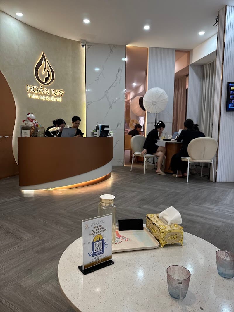 Thẩm Mỹ Quốc Hoàn - Xóa Sửa Lông Mày Số 1 Hà Nội Quận Nam Từ Liêm photo