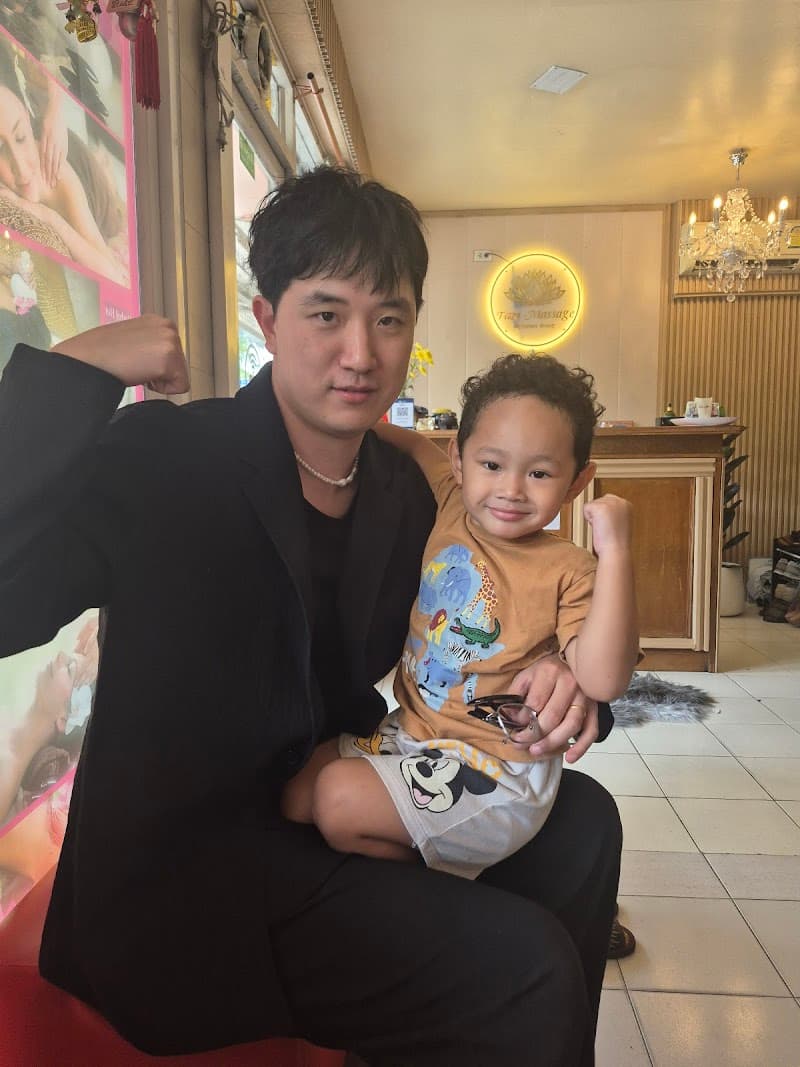 Thara Hair & Massage Bangkok photo