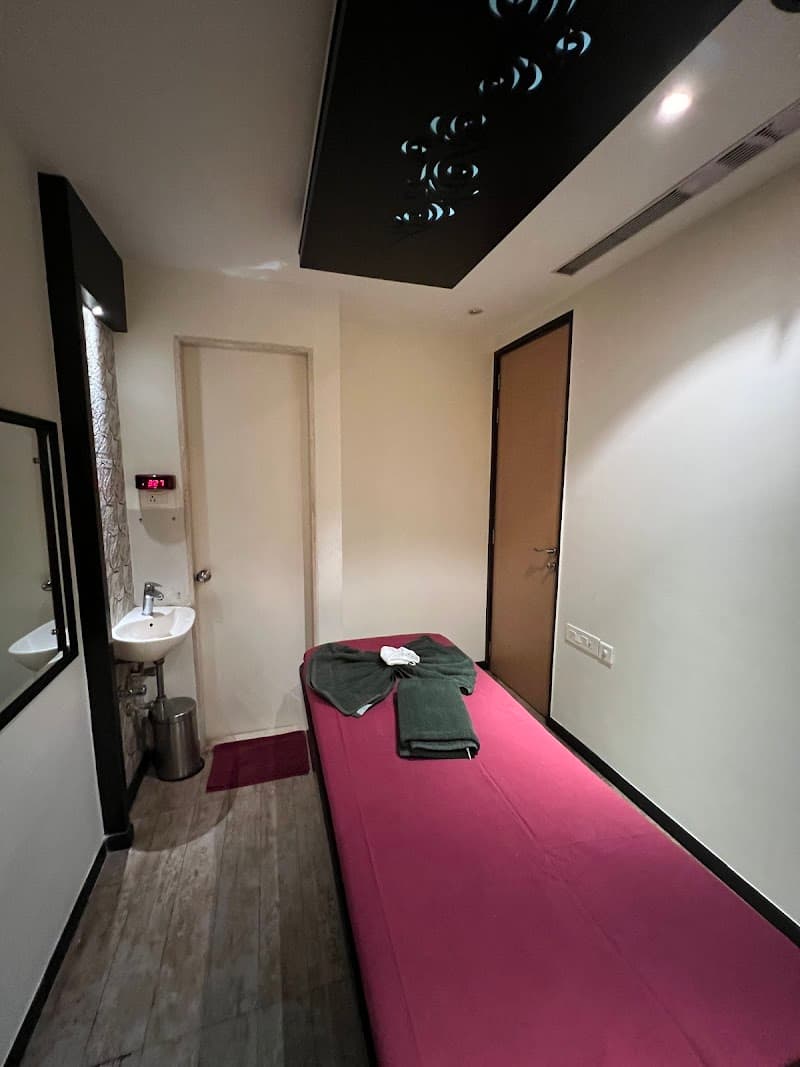 The White Lotus Spa And Salon Mumbai photo