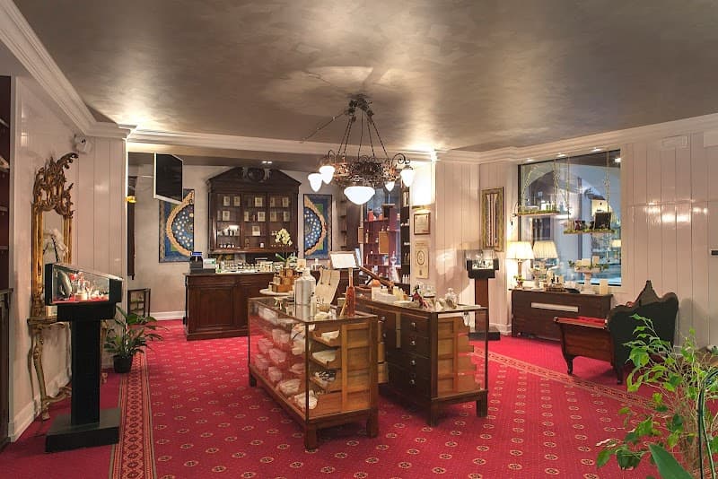 Thesaura Naturae Stresa photo