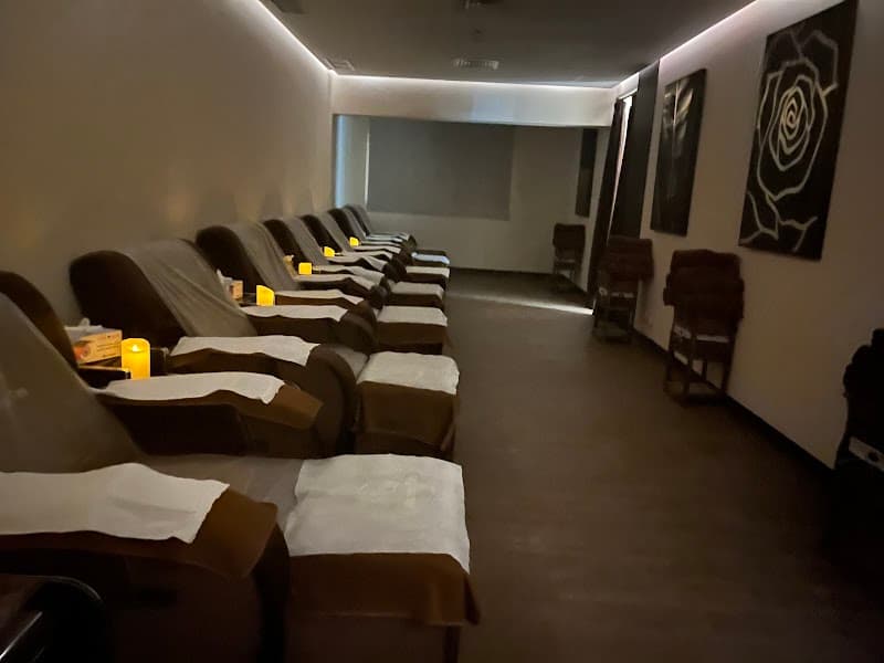 Time massage for foot care Kuwait City photo