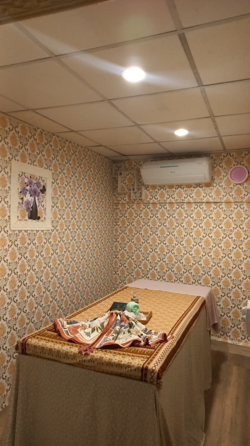 Tita massage & therapy Bangkok photo