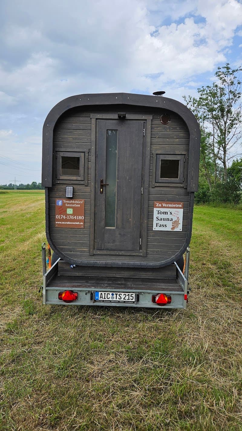 Tom's Mobiles Saunafass und Hot Tub Kissing photo