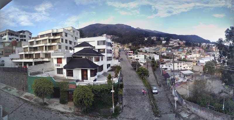 Treehouse Gastro Hotel Quito photo