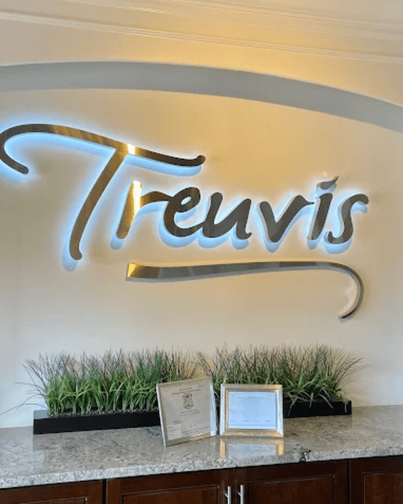 Treuvis Eyes Nails Body Laser Spa Clinton Township photo