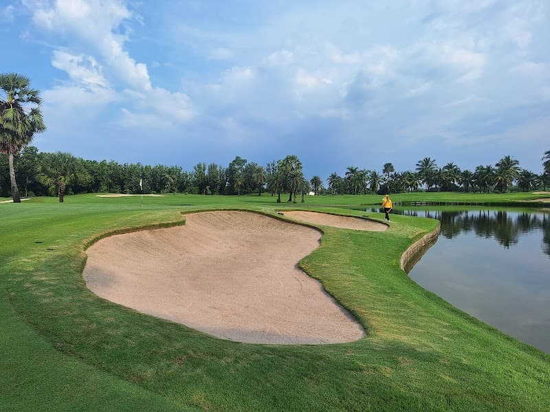 Unico Grand Golf Course Bangkok photo