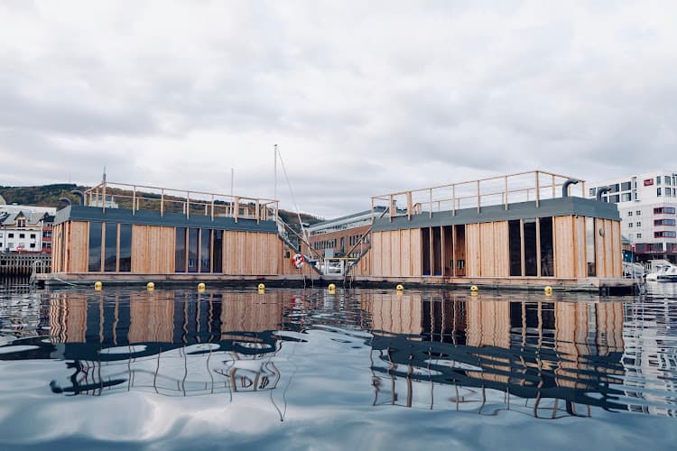 VÅG Havbadstue Harstad photo